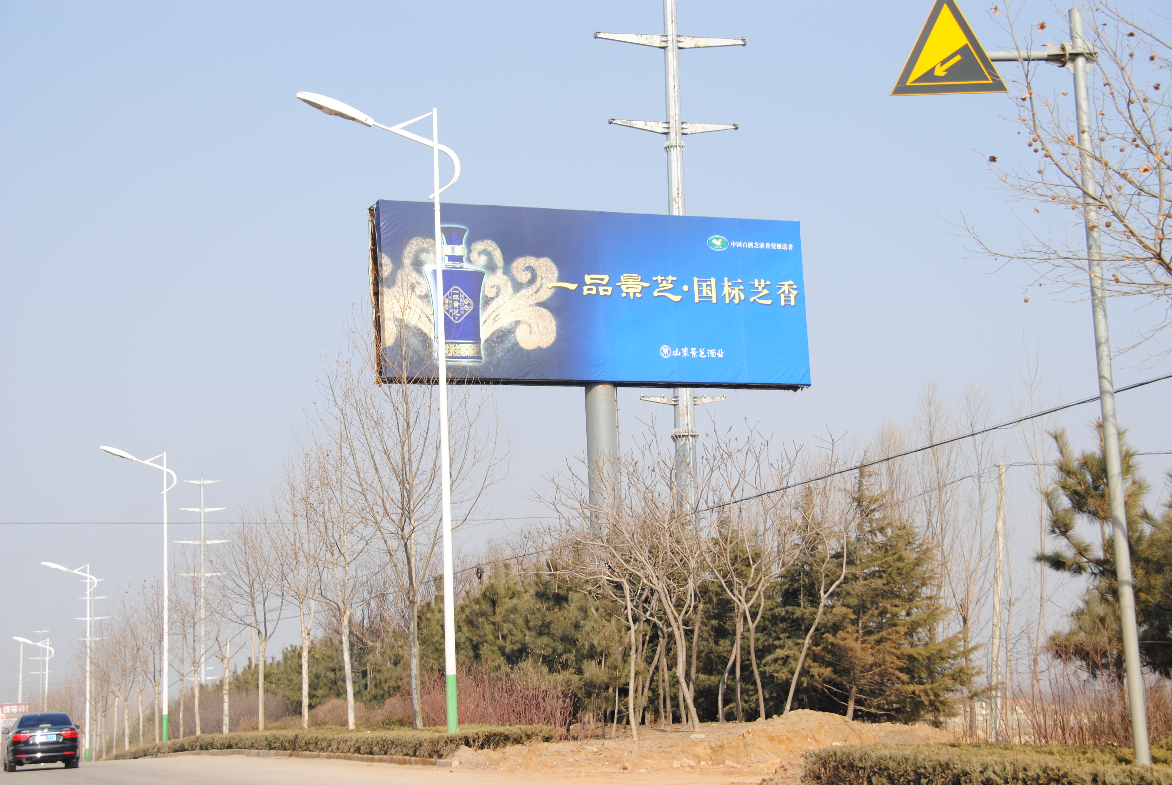 制作高炮广告牌的费用解析 广告设计成本要素与预算规划